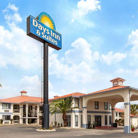 Days Inn & Suites By Wyndham Braunig Lake Elmendorf Exterior foto