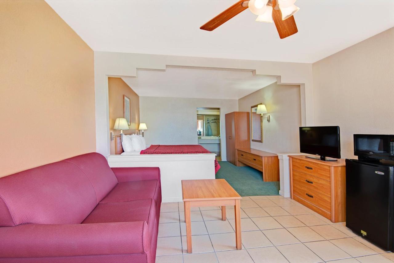 Days Inn & Suites By Wyndham Braunig Lake Elmendorf Habitación foto