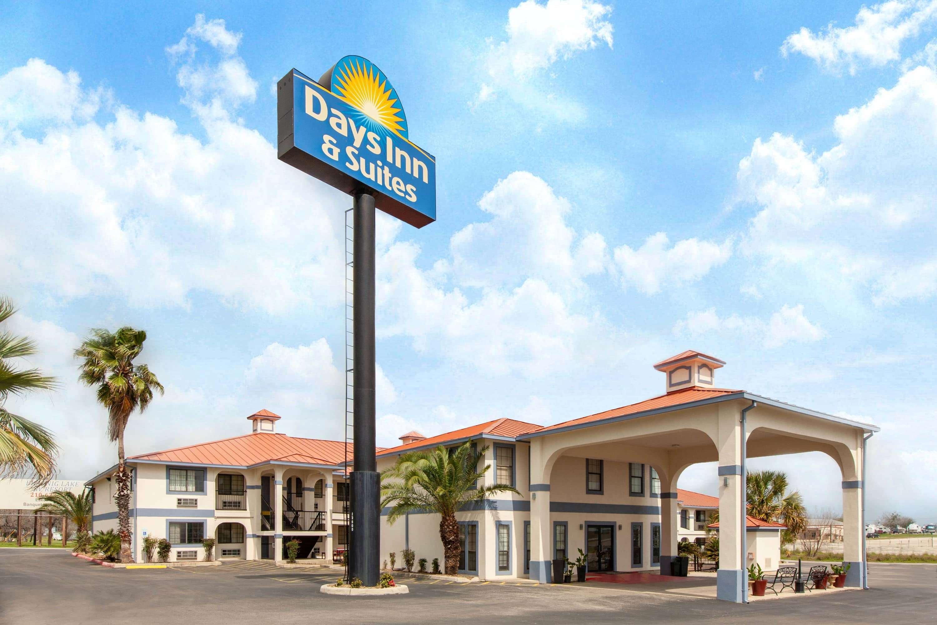 Days Inn & Suites By Wyndham Braunig Lake Elmendorf Exterior foto
